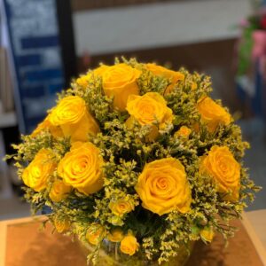 Yellow roses invase , send flowers online