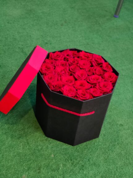 box of red roses in cairo egypt